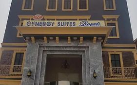 Cynergy Suites Royale - Guest Room